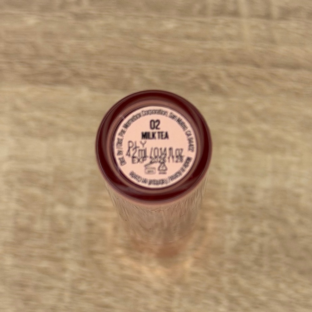 Kaja Gloss Shot Lip Gloss in 02 milk tea. New in box - Picture 2 of 9